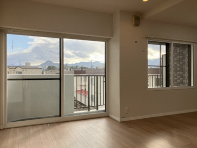 【居間・リビング】 | ライオンズマンション発寒中央 | 南向きリビングは日当たり良好♪