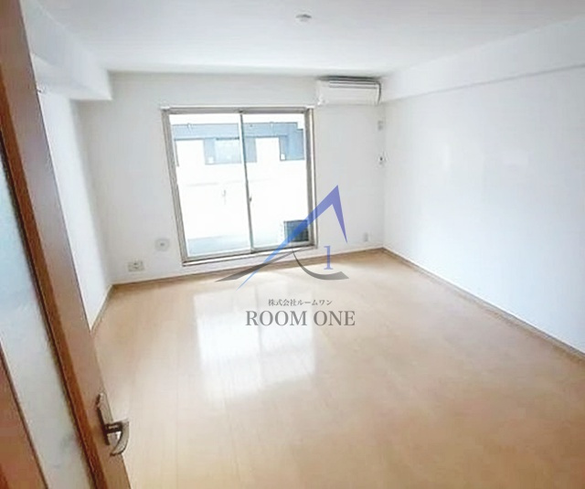 クイーンズコート福住の居間・リビング|洋室のお部屋です。