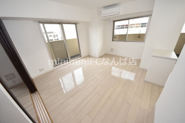 カスタリアタワー肥後橋の居間・リビング