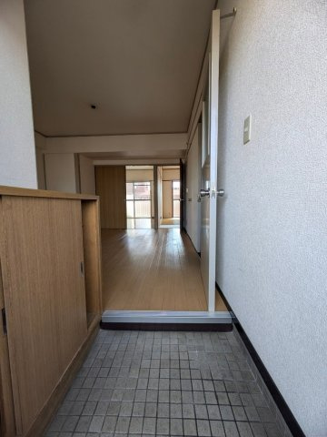 ニューいわきビルの玄関