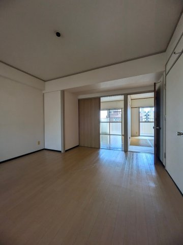 ニューいわきビルの居間・リビング