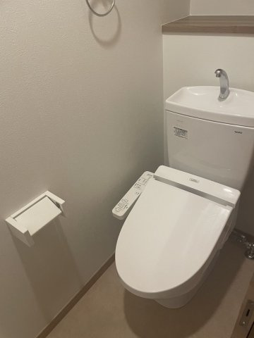 ALFACIO De Claveのトイレ