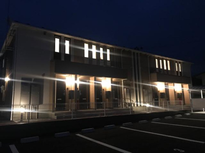 【外観】 | ユニヴェール松川 | 外観写真（夜）