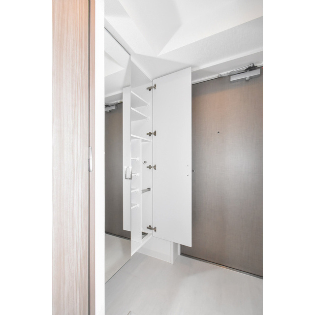 エスリード栄イーストスクエアの玄関