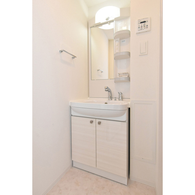 エスリード栄イーストスクエアの洗面所