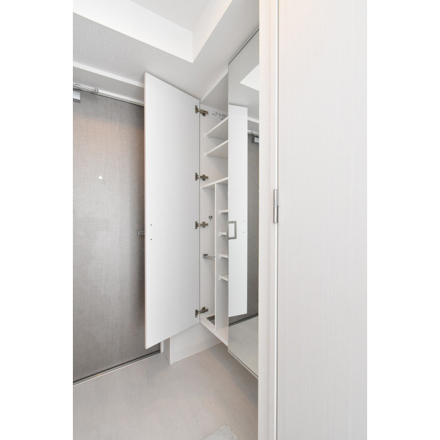 エスリード栄イーストスクエアの玄関