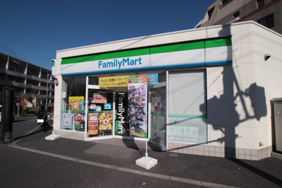 ファミリーマート スリーウェル新石川二丁目店まで400m