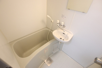 浴室乾燥機付きのバスルーム