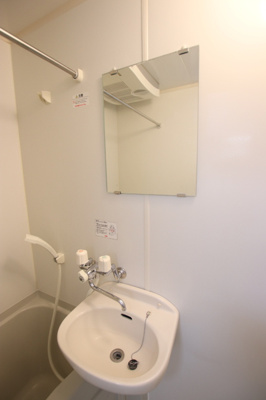 洗面台付のバスルーム