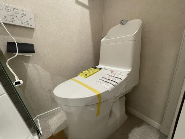 【トイレ】 | マンション池上 | 落ち着いた色合いのトイレは、保温・洗浄機能付きです。
