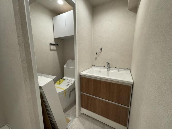 【独立洗面台】 | マンション池上 | スッキリとした独立洗面台です♪（設置中の画像です）