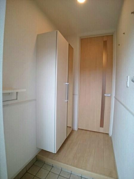 ローズマリーＢの玄関