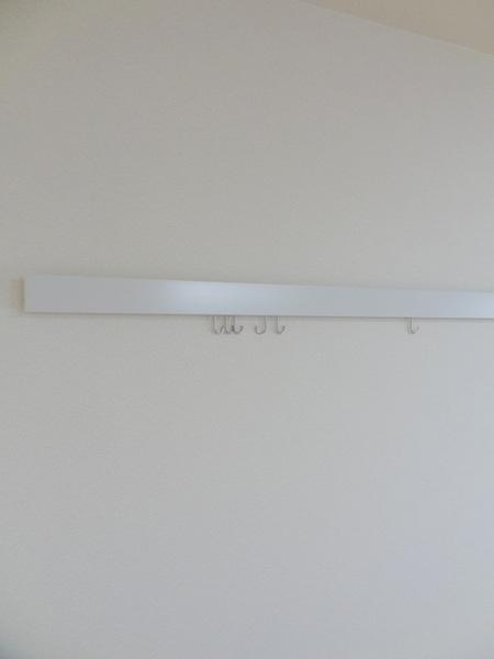 シャーメゾンKOGACHIの寝室|★服をかけられて便利★