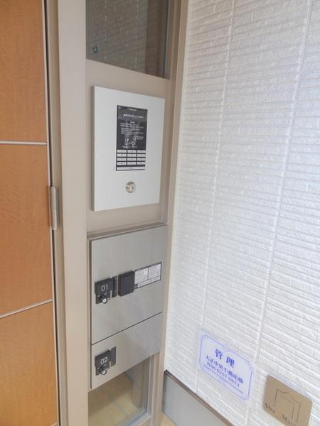 シャーメゾンKOGACHIのエントランス|★宅配BOXとオートロック完備★