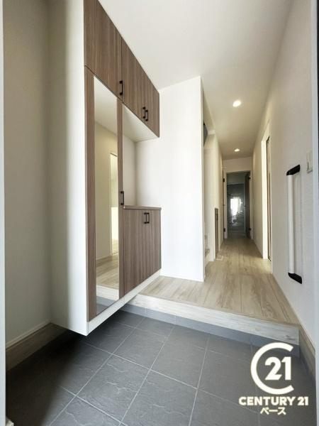 リナージュ宝来町 １号棟 ／新築一戸建の内観：施工例|■ＴＶモニター付きインターホンで防犯対策もバッチリ！来客も一目でわかり安心です！■