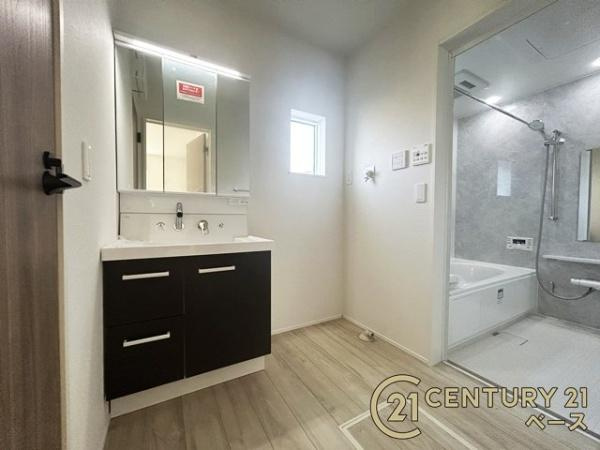 リナージュ宝来町 １号棟 ／新築一戸建の内観：施工例|■冬物のコートや季節のものなどたくさんしまえる広さ！■
