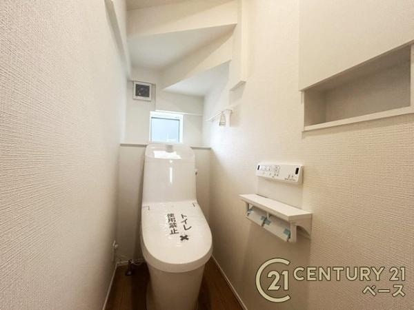 リナージュ宝来町 ２号棟 ／新築一戸建のトイレ|■１・２階ともに『節水省エネ仕様シャワートイレ』を採用しています！■