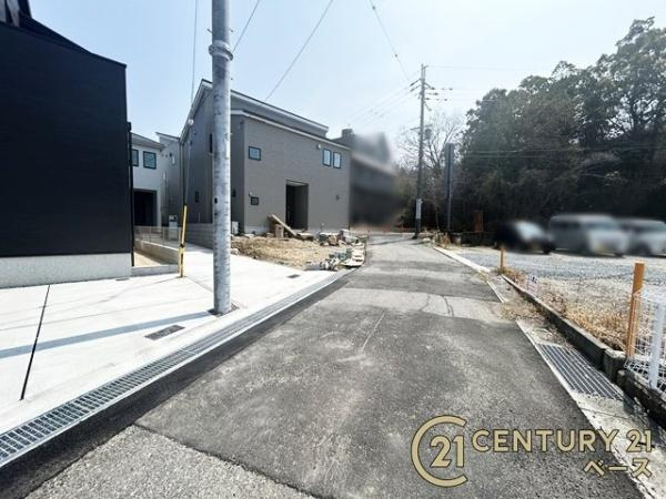 リナージュ宝来町 ２号棟 ／新築一戸建の前面道路含む現地写真|■現地撮影写真■前面道路約４ｍでお車の出し入れも楽々！
