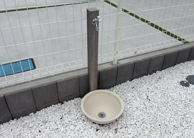 【設備】 | 敷地内には、散水栓や立水栓があります。水道水を直接利用できるため、水を運ぶ手間を省くことが出来ます。大量の水を必要とする洗車作業や清掃などに役立ちます。その他設備とあわせて、現地でご確認ください。