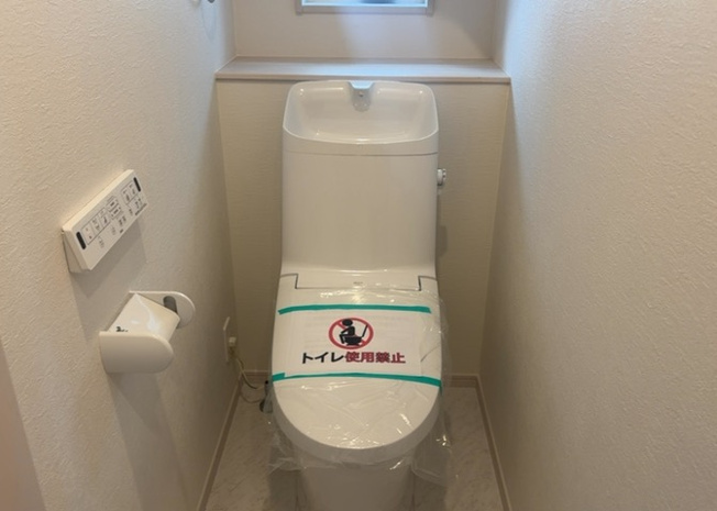 【トイレ】 | トイレは大きさや形、機能、抗菌性などが異なる多種多彩なタイプが各メーカーから出ています。それぞれに良さがあるため、事前にどういったタイプのトイレがいいのかをご家庭内で決めて、内見に行くといいでしょう。