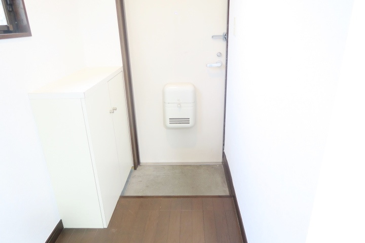 コーポ鈴蘭の玄関