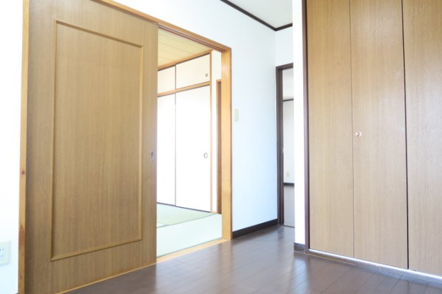 コーポ鈴蘭の洋室