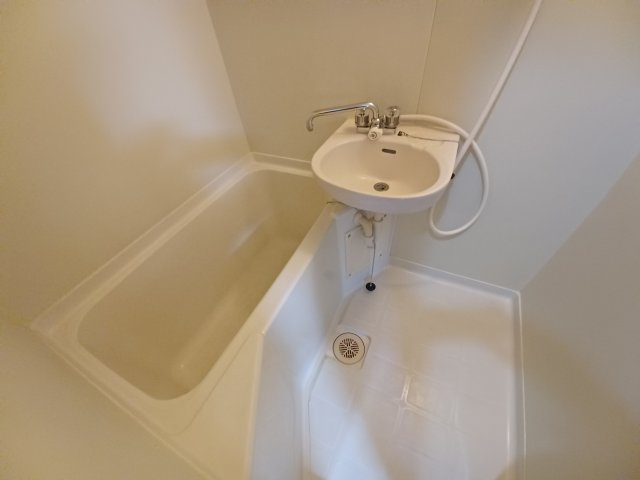 コーポ鈴蘭の浴室