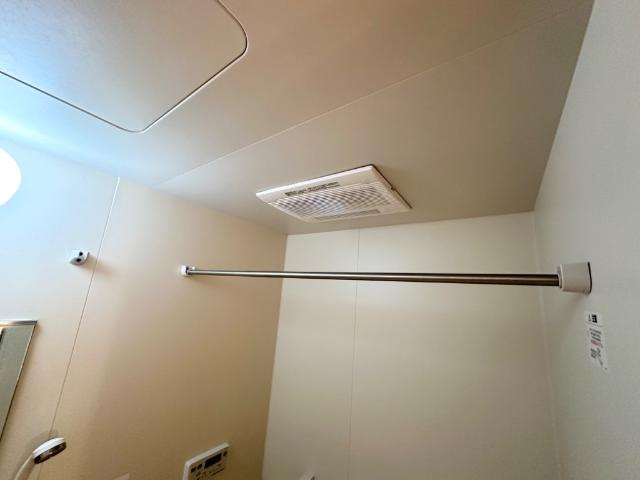 ＡＮＤ　ＯＮＥ　東棟の浴室|浴室乾燥機