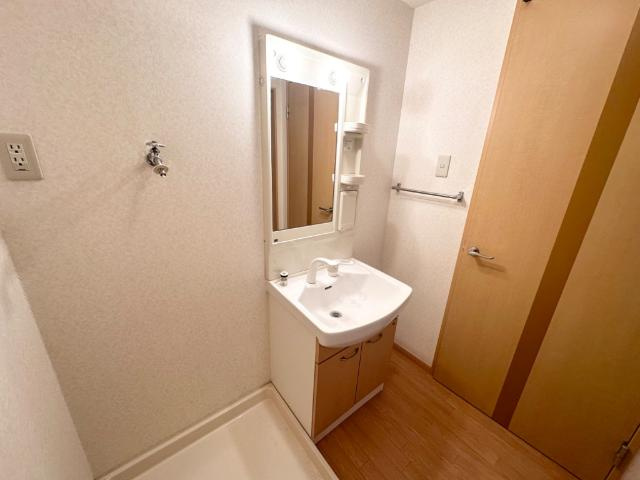 ＡＮＤ　ＯＮＥ　東棟の洗面所|洗髪洗面化粧台