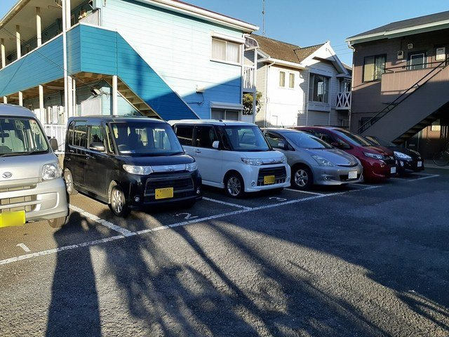 エスフィールドハイツＢ棟の駐車場