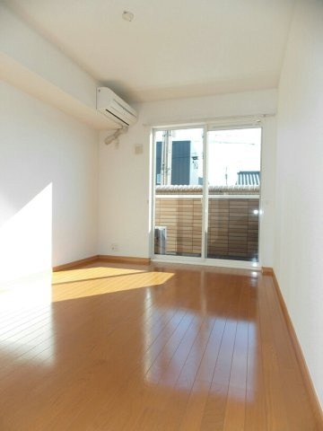 ソレイユ友Ｂ棟の居間・リビング