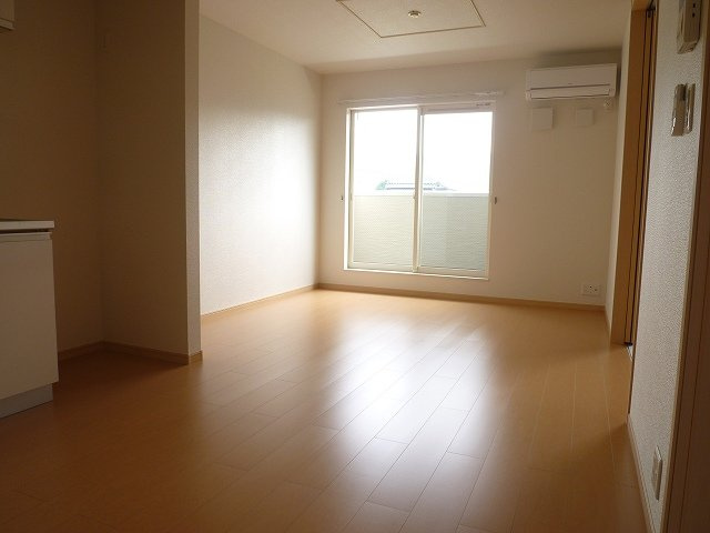 ソレイユ　レヴァーＢの居間・リビング