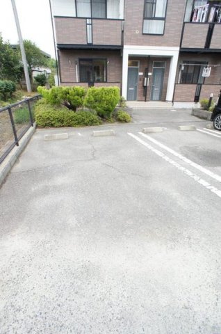 カーサ　アンソレイユＳの駐車場
