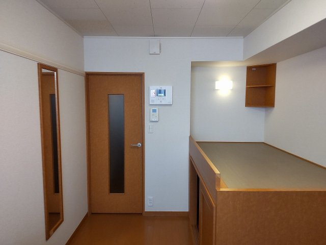 レオパレスシティパルつつじが丘の居間・リビング