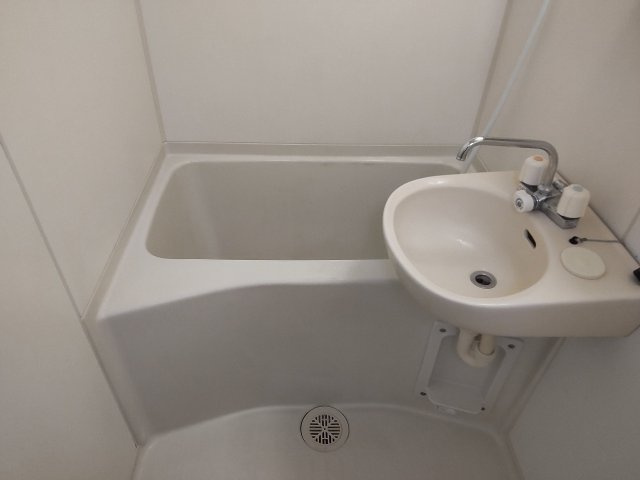 レオパレスシティパルつつじが丘の浴室