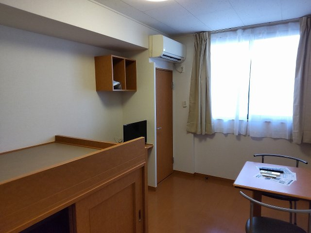 レオパレスシティパルつつじが丘の居間・リビング