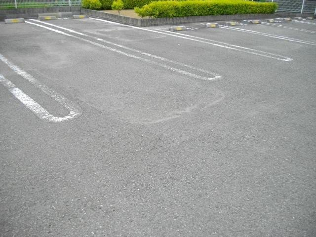 レジデンス・丸栖Ⅱの駐車場
