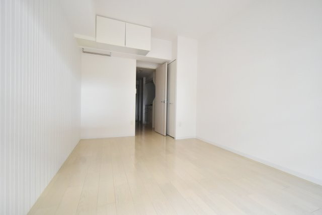 セレニテ西宮本町の居間・リビング