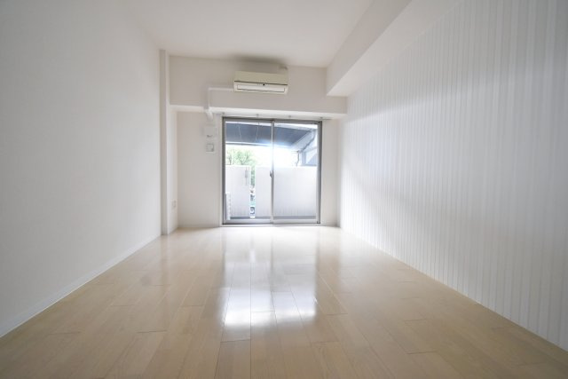 セレニテ西宮本町の居間・リビング