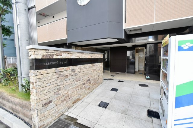 セレニテ西宮本町のエントランス