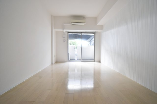 セレニテ西宮本町の居間・リビング