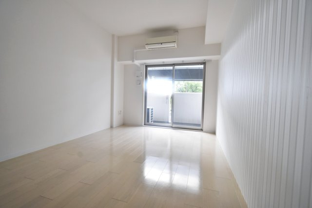 セレニテ西宮本町の居間・リビング