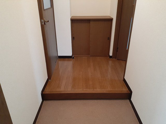 プラドール　スワＡの玄関