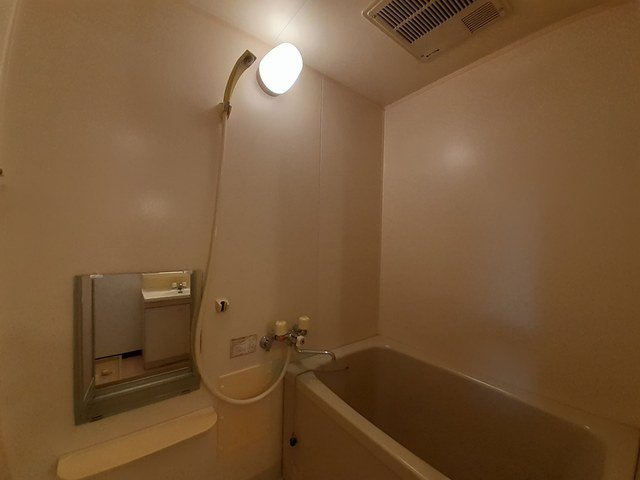 プラドール　スワＡの浴室