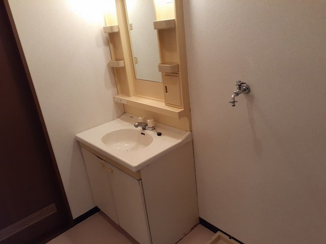 プラドール　スワＡの洗面所