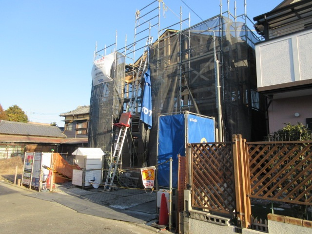 【仲介手数料無料】新築戸建　東松山市幸町13-13（全1棟）の前面道路含む現地写真