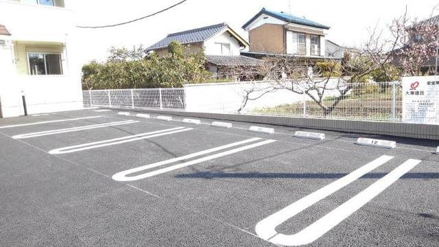 プラシードⅤの駐車場