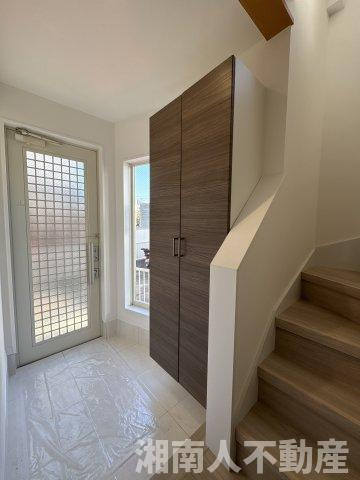 茅ヶ崎市東海岸北5丁目　中古戸建の玄関|ゆったりとした玄関です