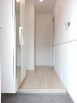 【玄関】 | カナサティーラ | 明るい玄関です