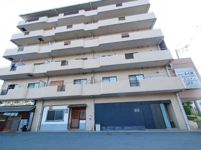 アルファパレス